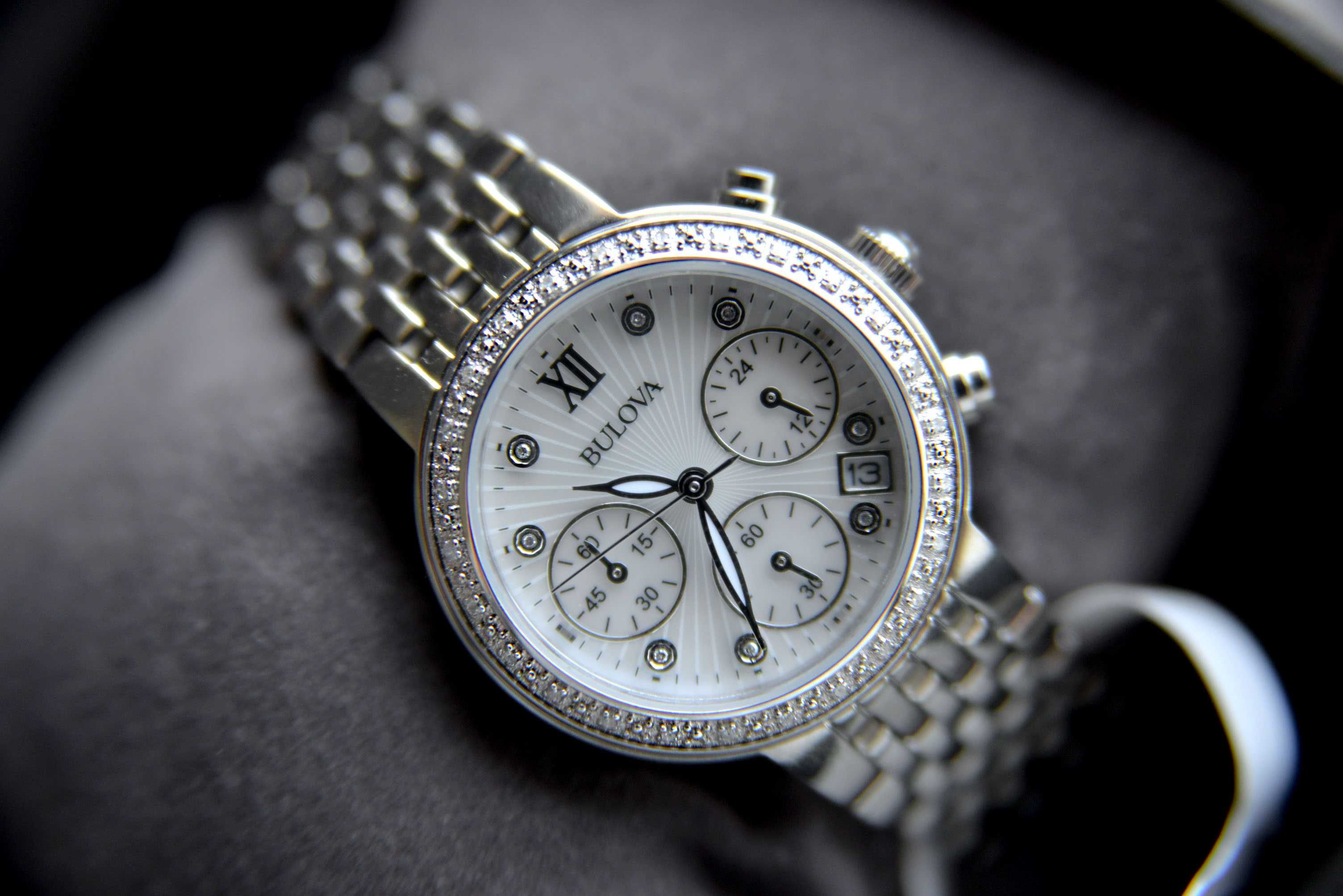 Бриллианты! женские часы с бриллиантами Bulova подарок девушке