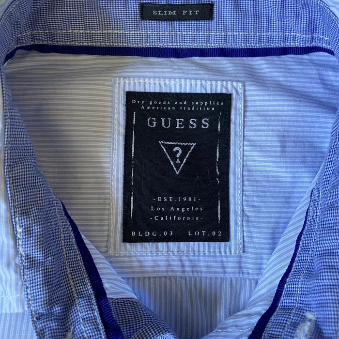 Camisa azul clara às riscas da Guess