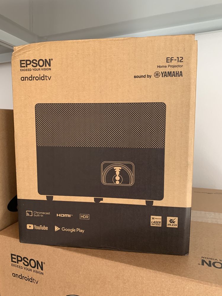 Короткофокусний  лазерний проектор Epson EF-12 (V11HA14040)