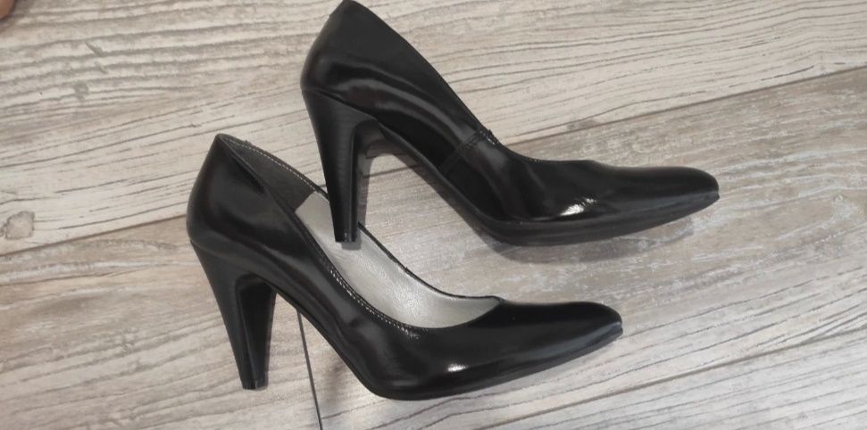 Czarne czółenka, skóra licowa, nowe buty