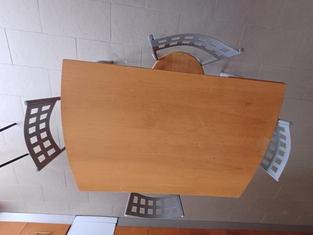 4 cadeiras com mesa 115× 77 + extensivel ( tampo com marcas de uso)