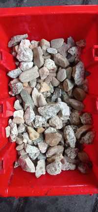 Kamienie ozdobne , kora kamienna , granit , bazalt , tluczeń