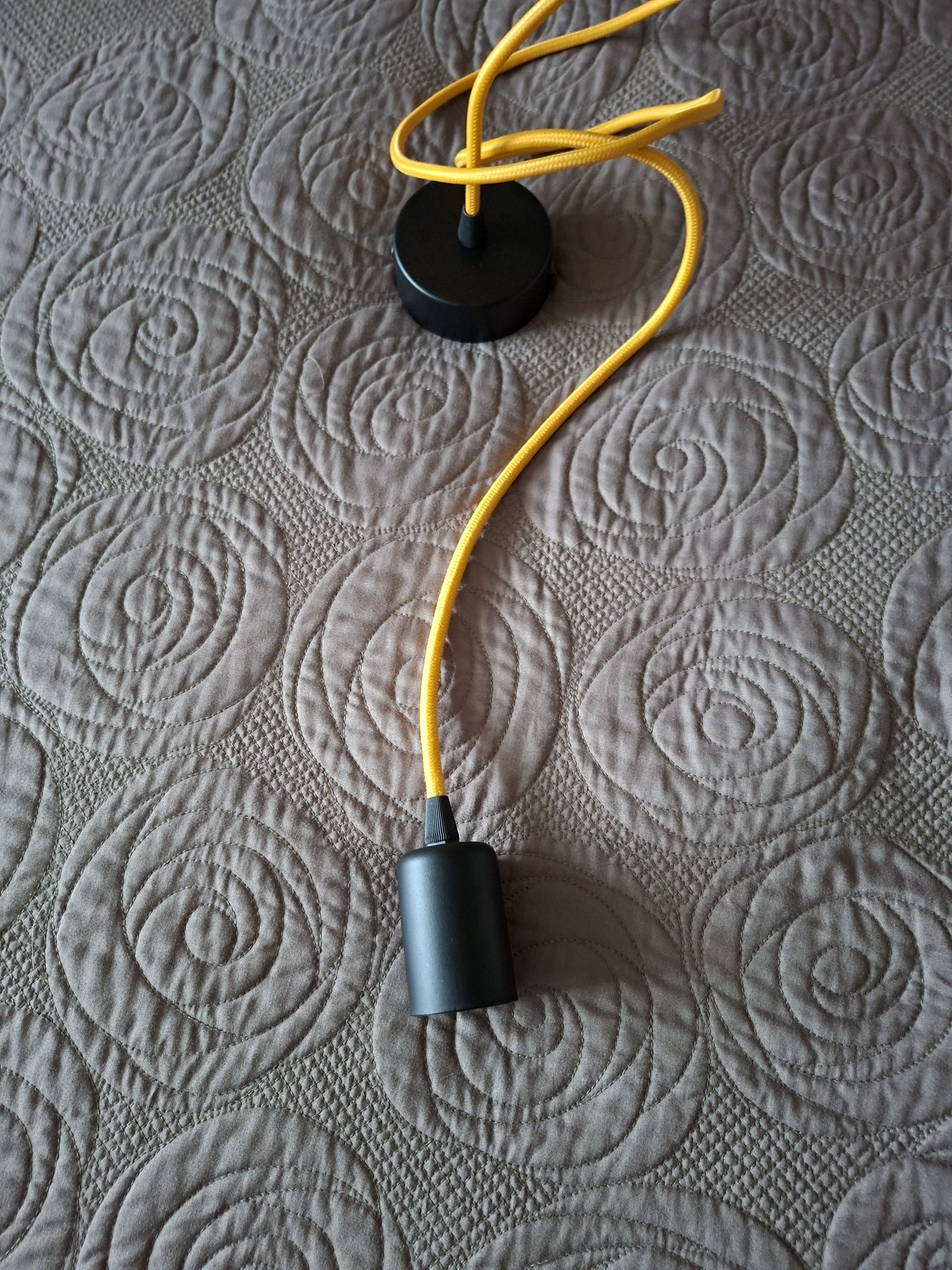 Lampa sufitowa długi kabel
