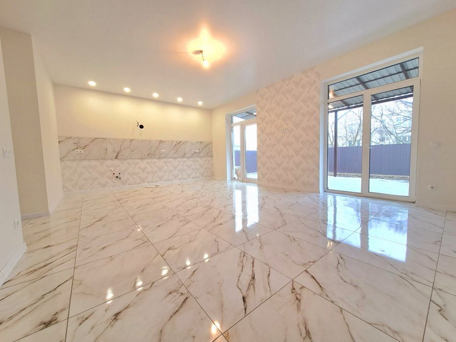 Продам будинок 120 м.кв. на 5 сотках з терасою та навісом для авто