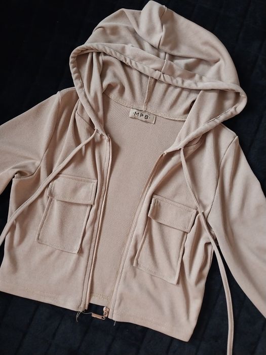 Спортивний жіночій костюм