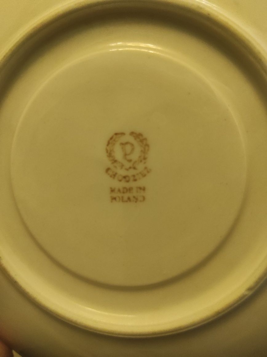 Porcelana Chodzież - filiżanka ze spodkiem, złoty kwiatek - relikt PRL