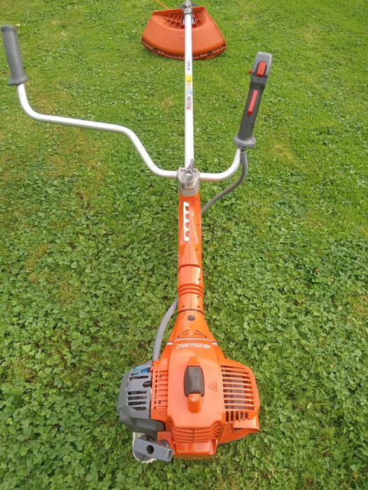 Podkaszarka spalinowa oleo-mac BC 400T