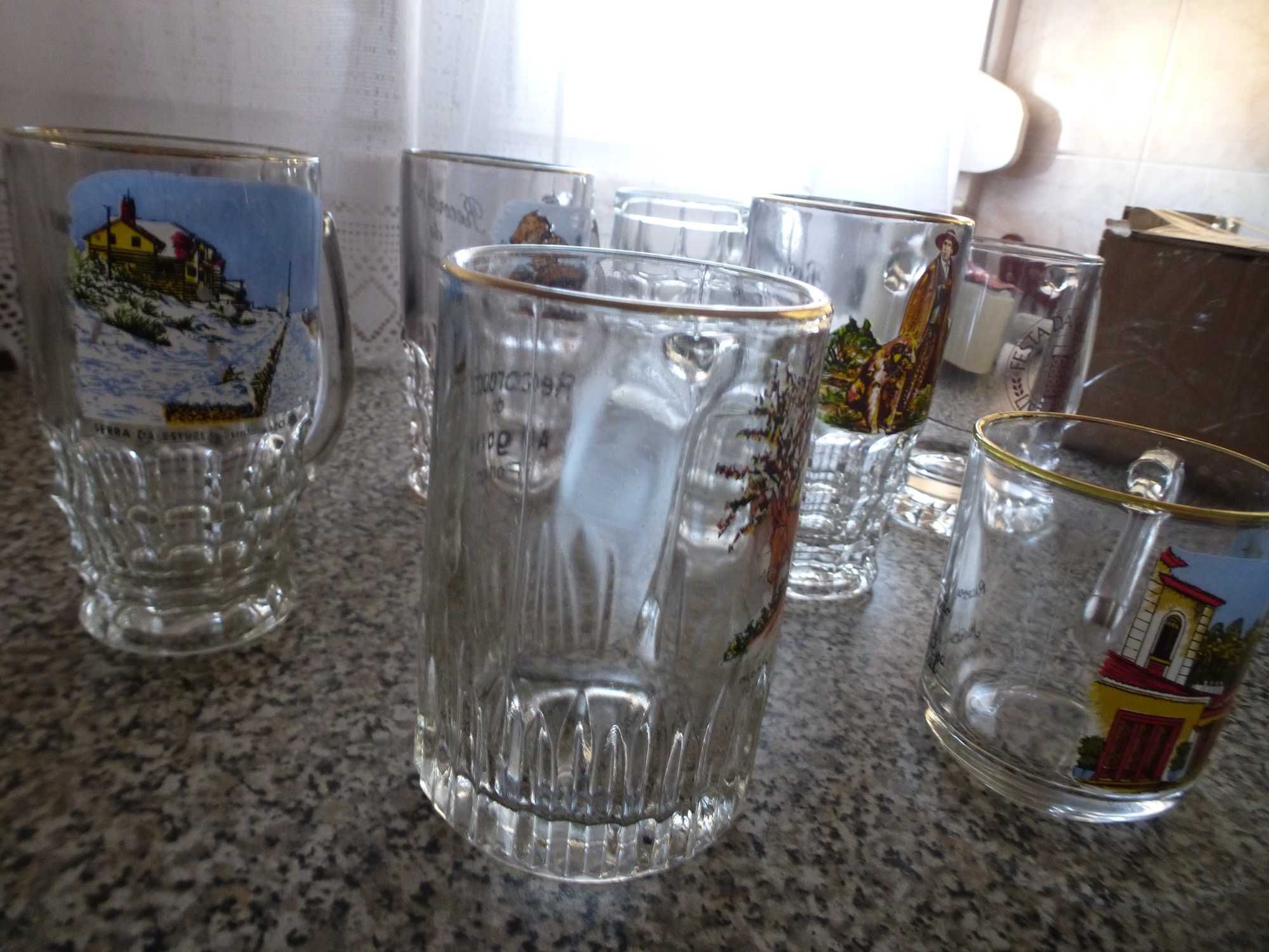 7 canecas de cerveja, antigas, em vidro