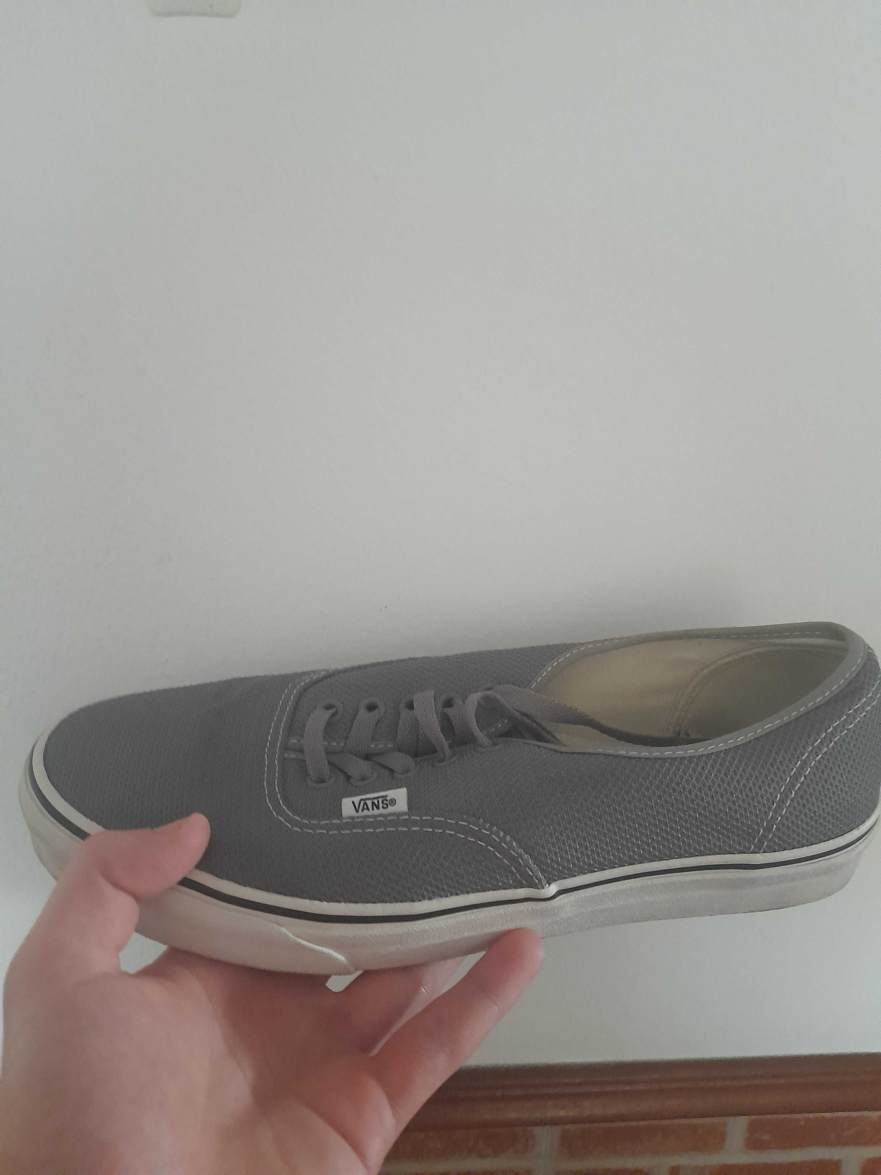 Vans Authentic Cinza