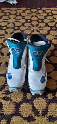 Лыжные беговые ботинки