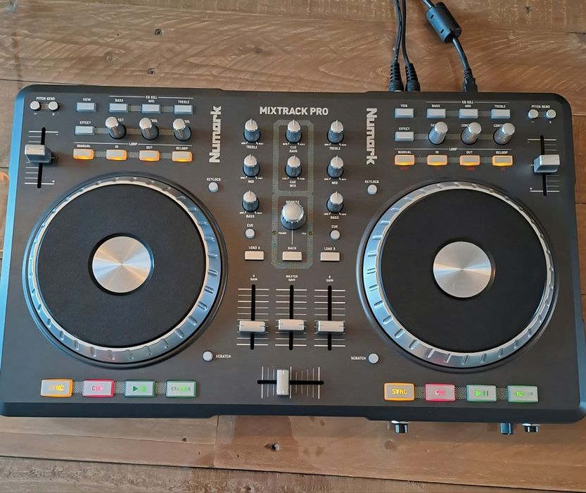 Mesa DJ Numark Mixtrack Pro