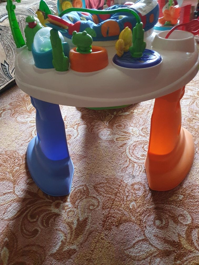 Детский игровой центр-столик Fisher Price