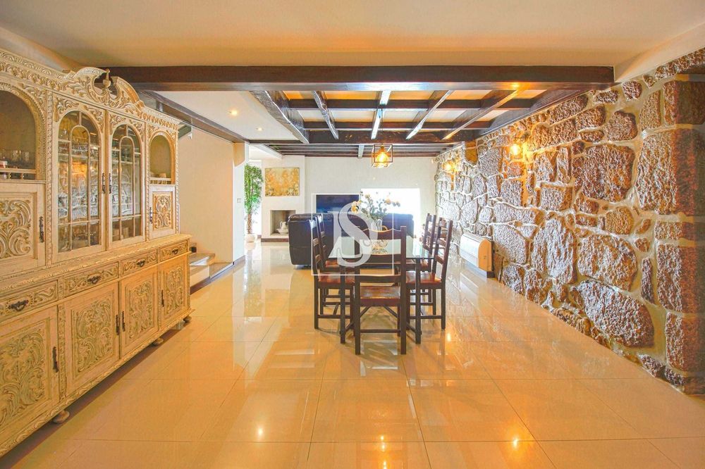 Incrível Moradia Independente com 1500m2 de Terreno para Venda