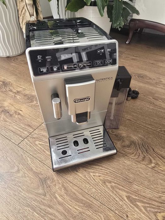 Ekspres ciśnieniowy DeLonghi Autentica Cappuccino ETAM29.660.SB