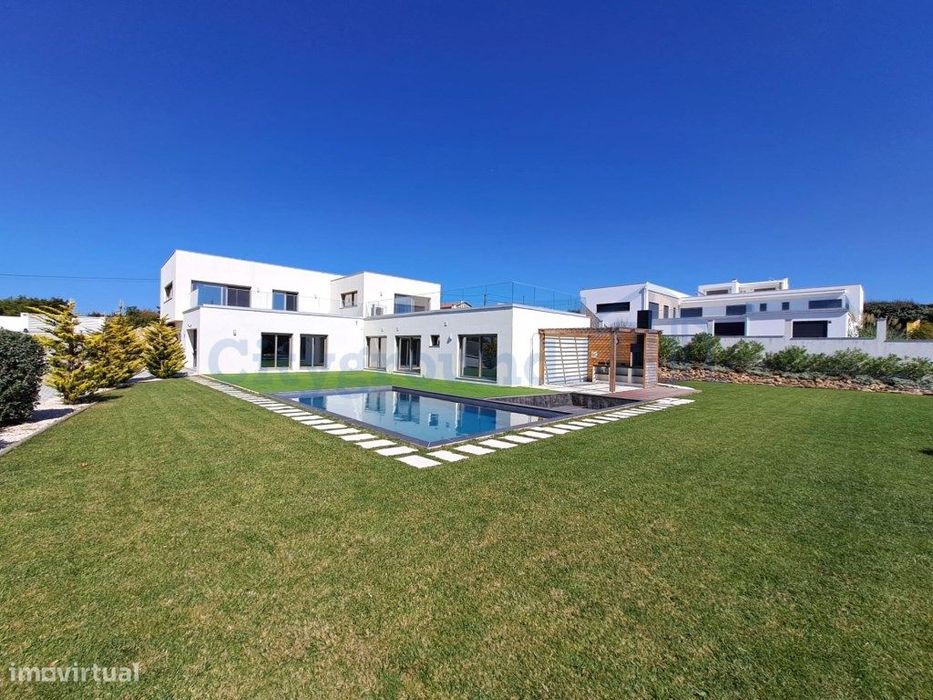 Deslumbrante moradia V4 com requinte e arquitetura única