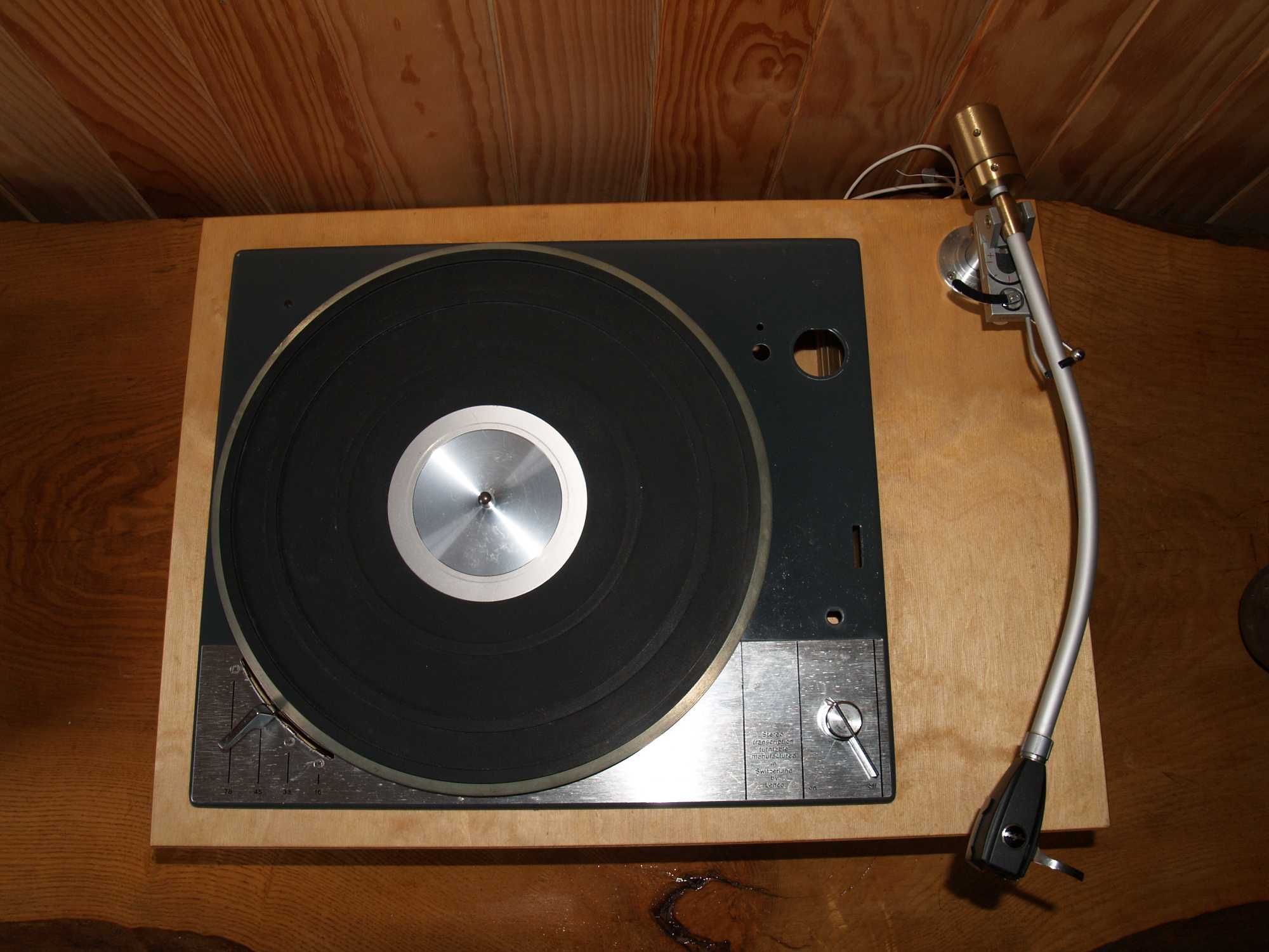 Gira-discos LENCO L-75 Plinth e Braço Ortofon AB-309