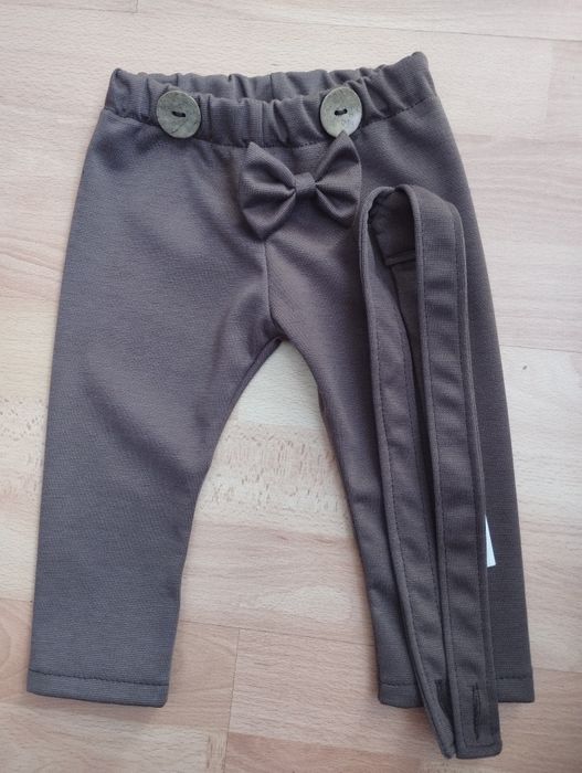 Spodnie z szelkami i mucha cappuccino