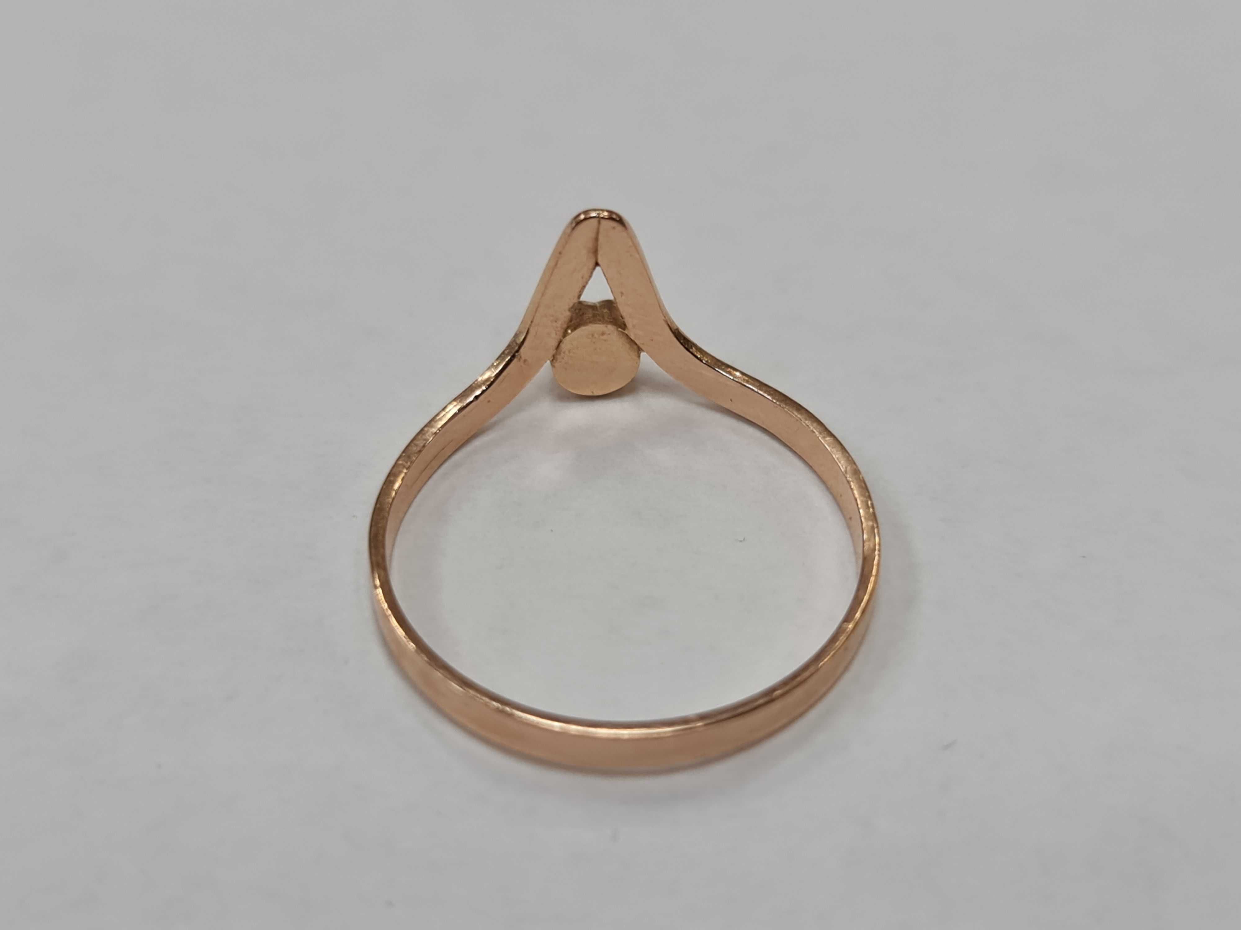 Złoty pierścionek/ 585/ 1.40 gram/ R17/ Zielony agat