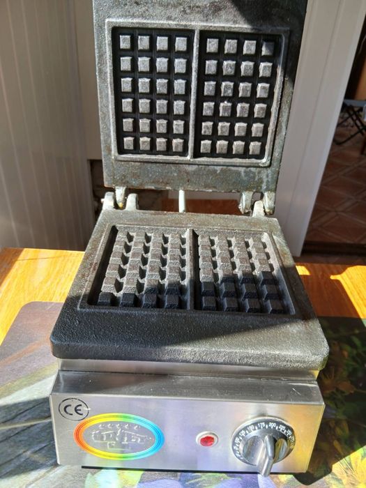 Вафельниця Uret WF