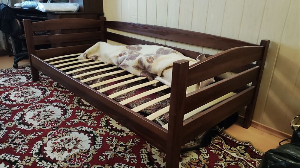 Меблі,комод дитячий зі столиком