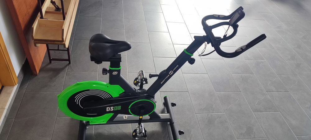 Bicicleta estática BODYTONE DS06