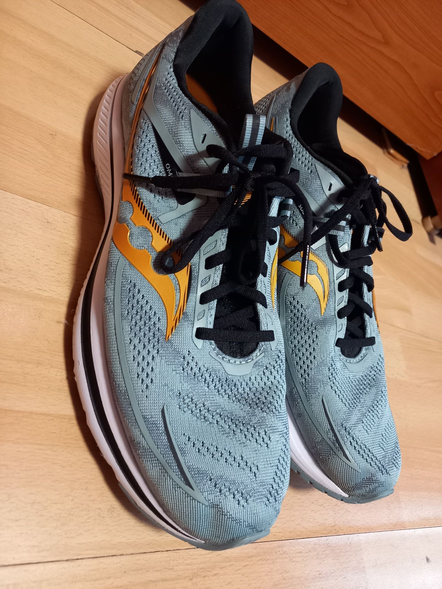 Чоловічі оригінальні  кросівки Saucony Omni21