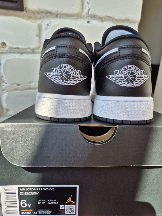Certyfikat autentyczności | Nike Air Jordan 1 Low White Black 38.5 EU