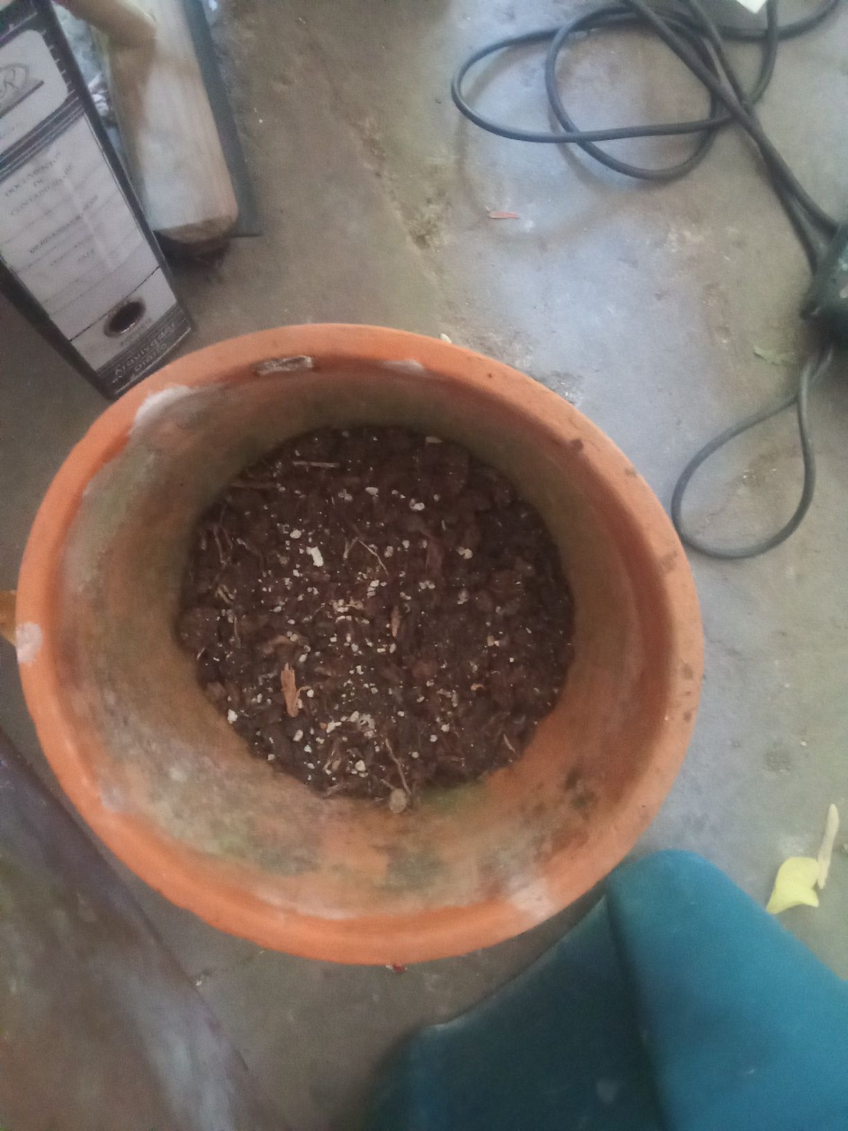 Vaso grande em barro.