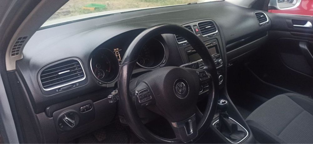 Продаю Volkswagen Golf 2012