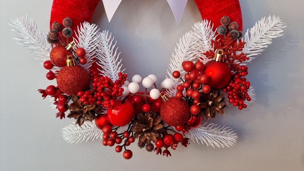Новорічний декор на двері. Різдвяний віночок.