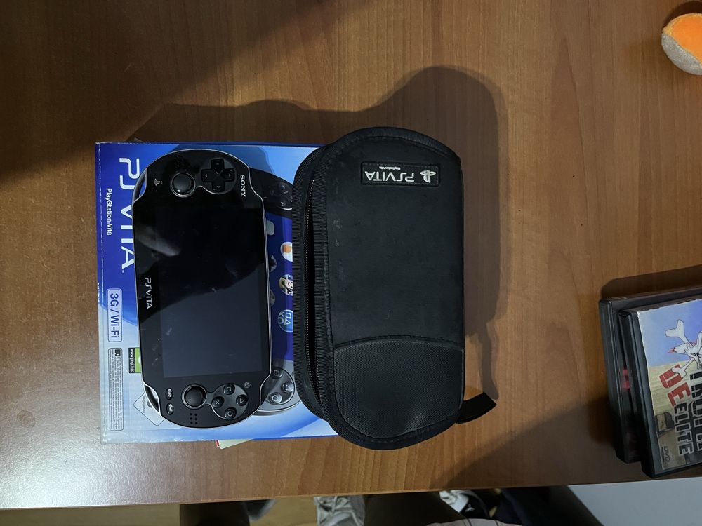 PS Vita com 4 jogos incluidos