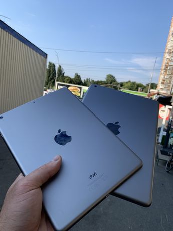 Продам планшет Apple iPad Air 1 16Gb Wi-fi все работает идеал