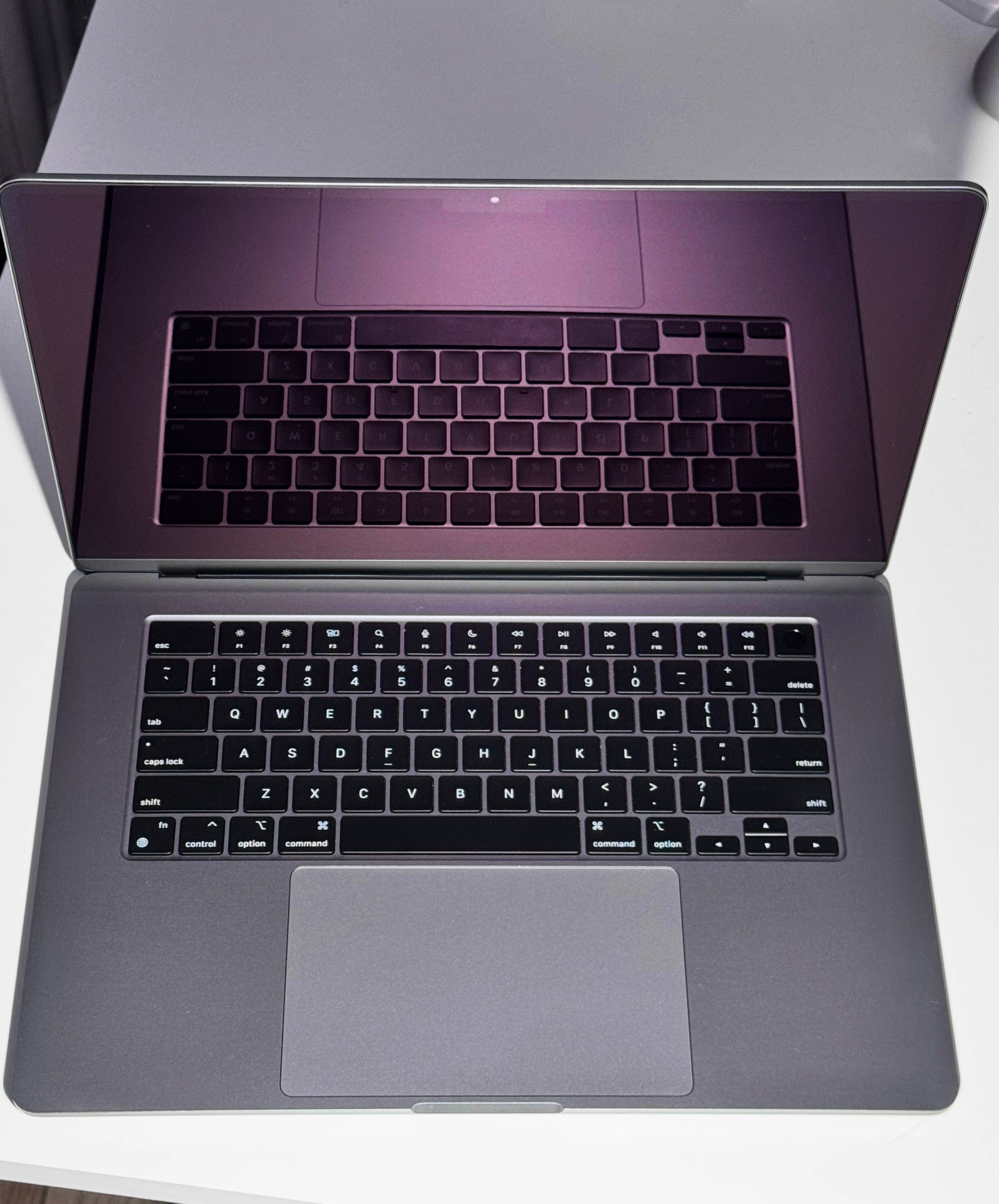 Apple MacBook Air 15 M2/24/500 A2941 +Twelve South BookArc +Trust Quno