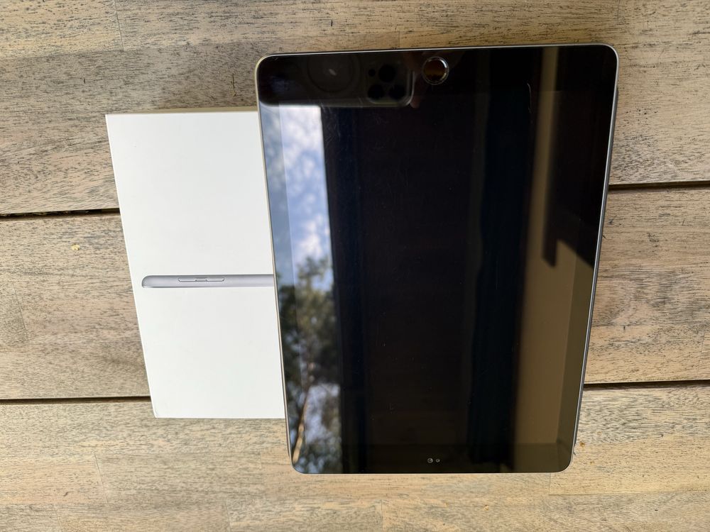 Tablet Ipad  apple  6 generacji 32gb wifi ( wersja bez karty sim)