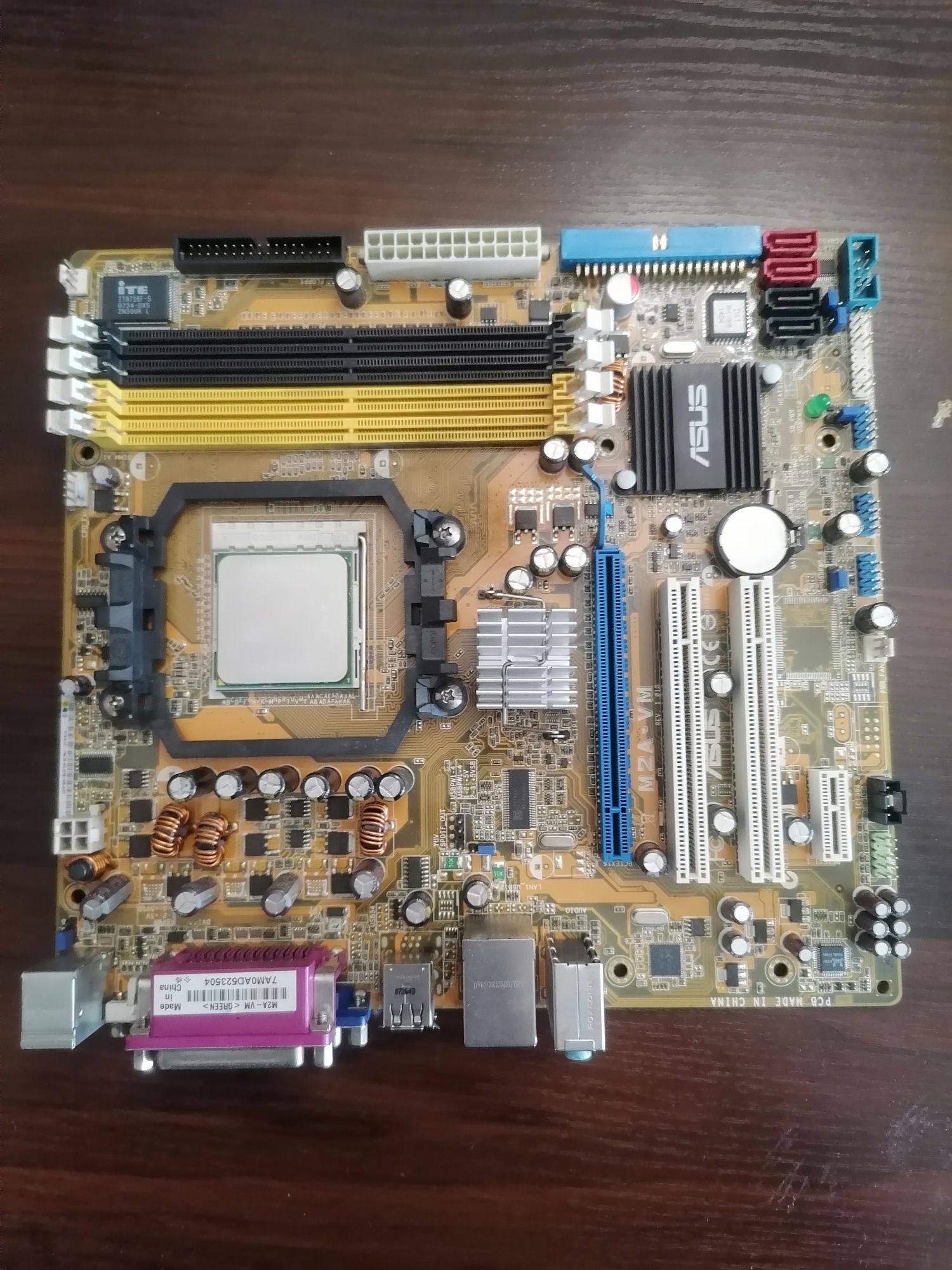 Материнська плата Asus M2A-VM (Socket AM2+, DDR2, AMD 690G, PCI-Ex16)