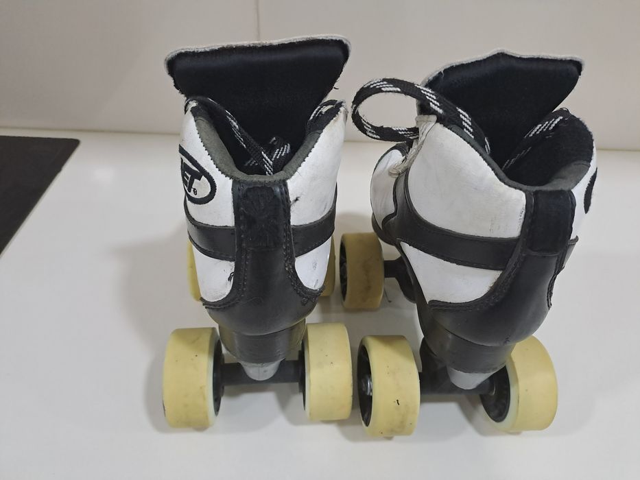 Patins e material de patinagem