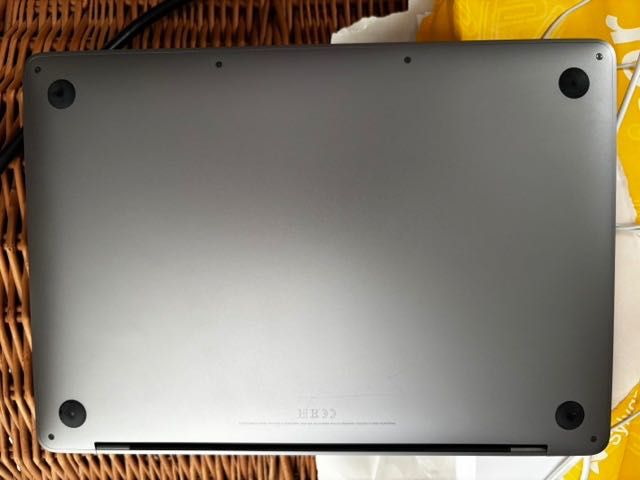 MacBook Pro 13" i5/8/256 model 2017 MacOSX Ventura