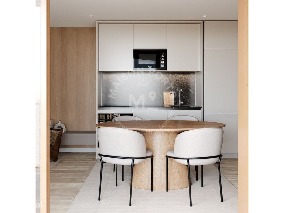 Apartamento T2 com Varanda e Lugar de Estacionamento próximo a Aven...