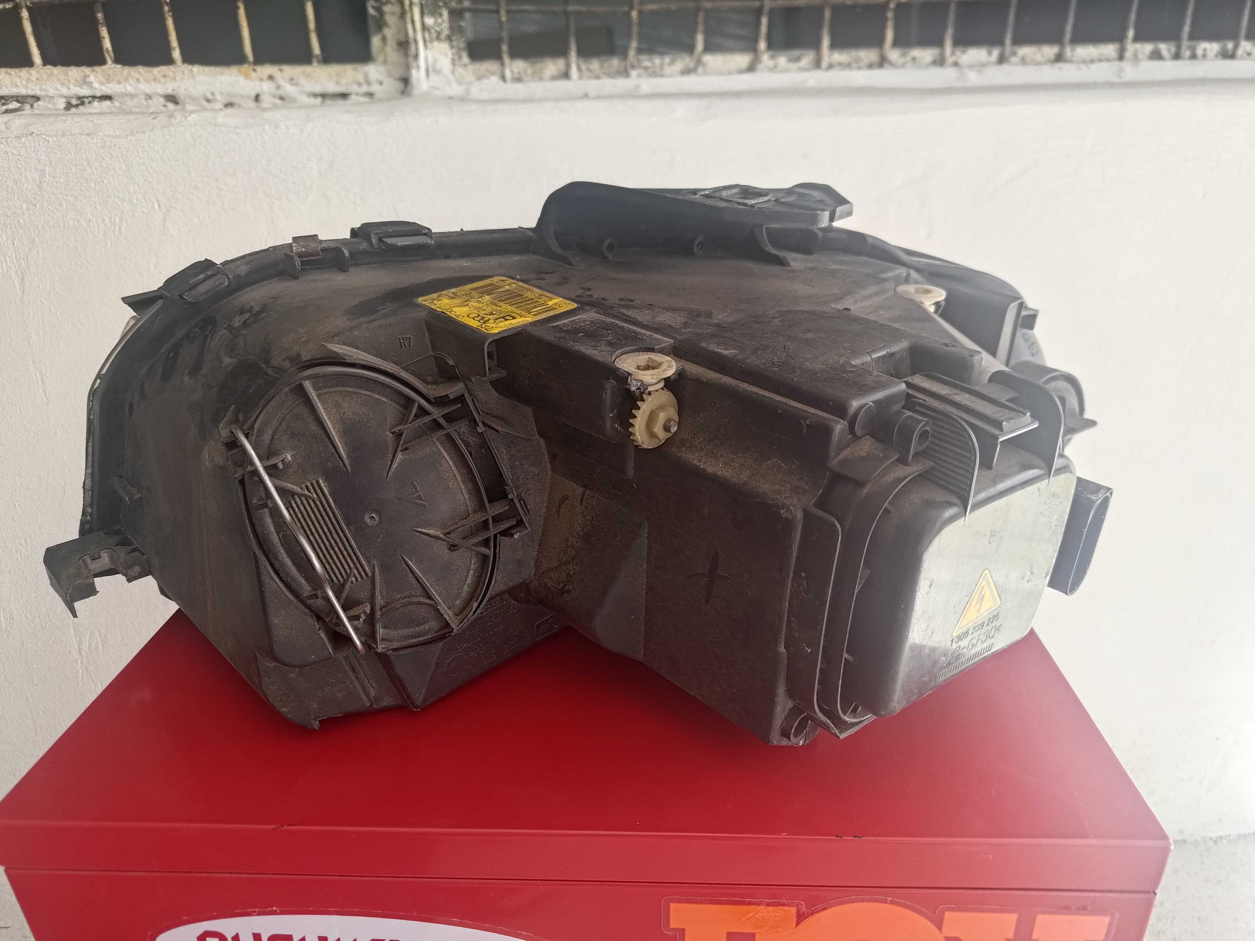 Lampa prawy przód Audi A3 8P xenon