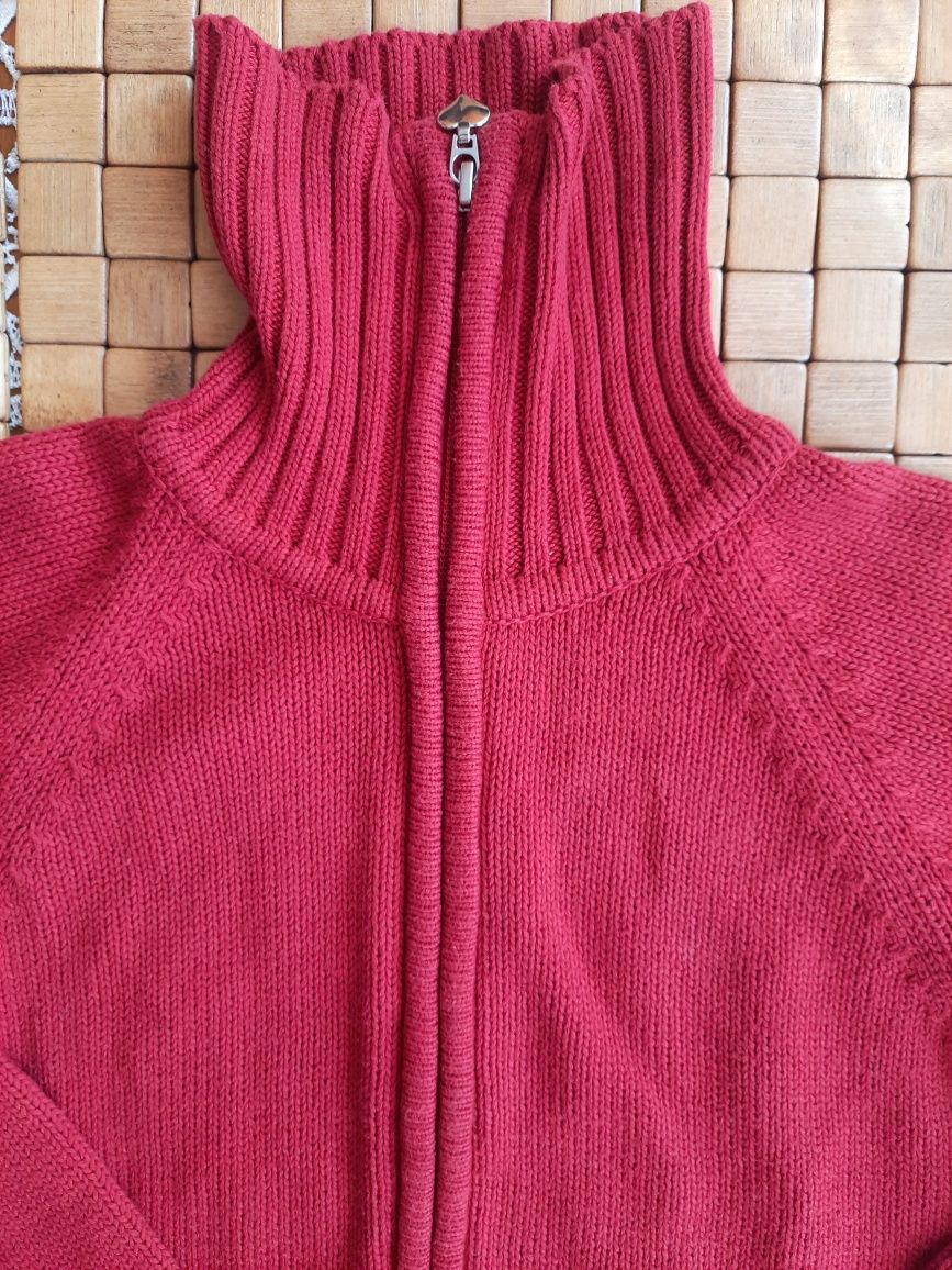 Nowy sweterek zapinany pod szyję