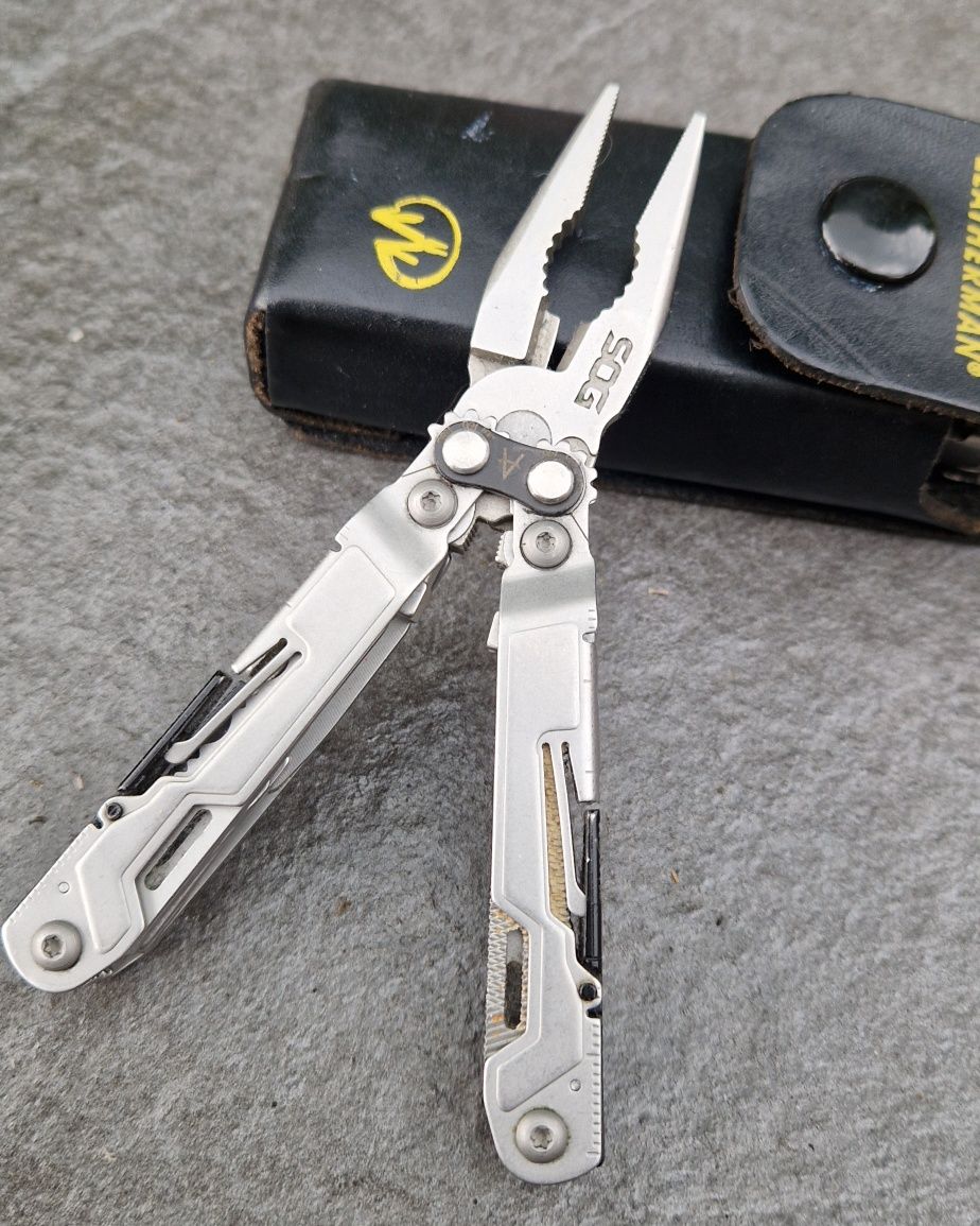 Multitool SOG Powerpint Scyzoryk 18W1 szczypce EDC
