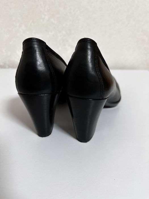 Туфлі ECCO чорні шкіряні на підборах