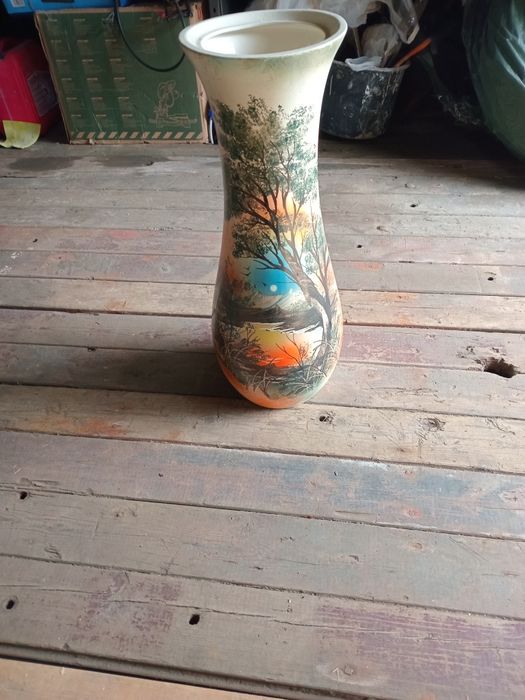 Продам напольну вазу