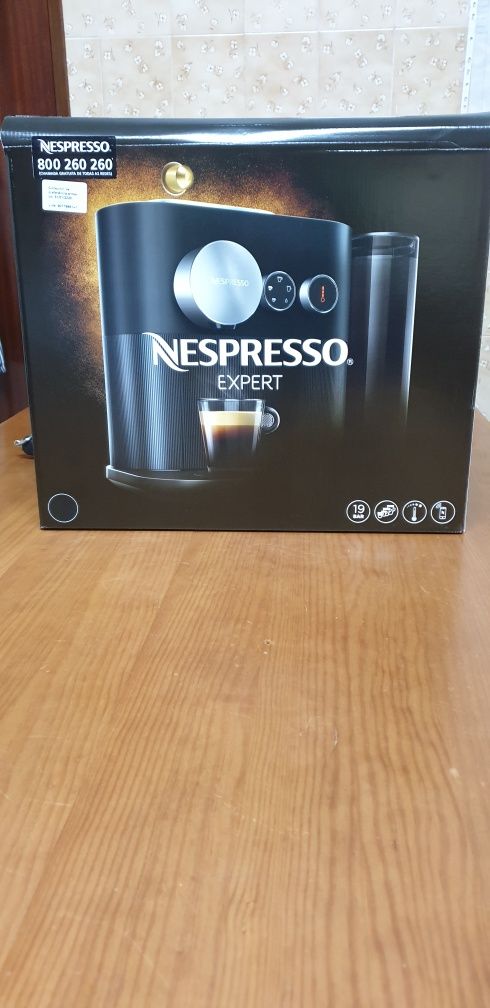 Maquinas de café Nespresso e acessórios