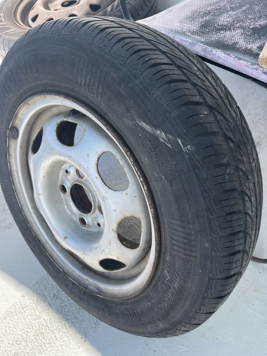 Jantes com Pneu usado (R13 Pneus diferentes)