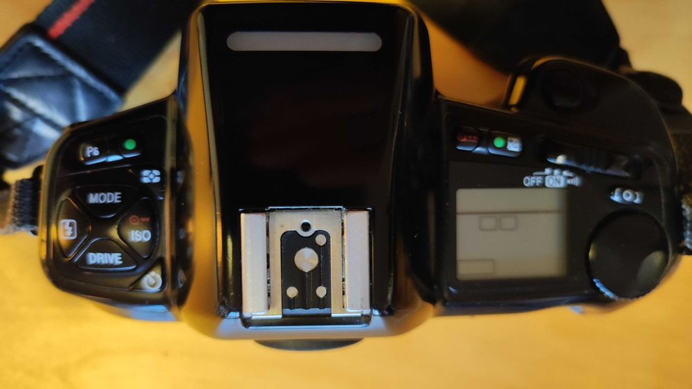 Máquina fotográfica analógica Nikon F90