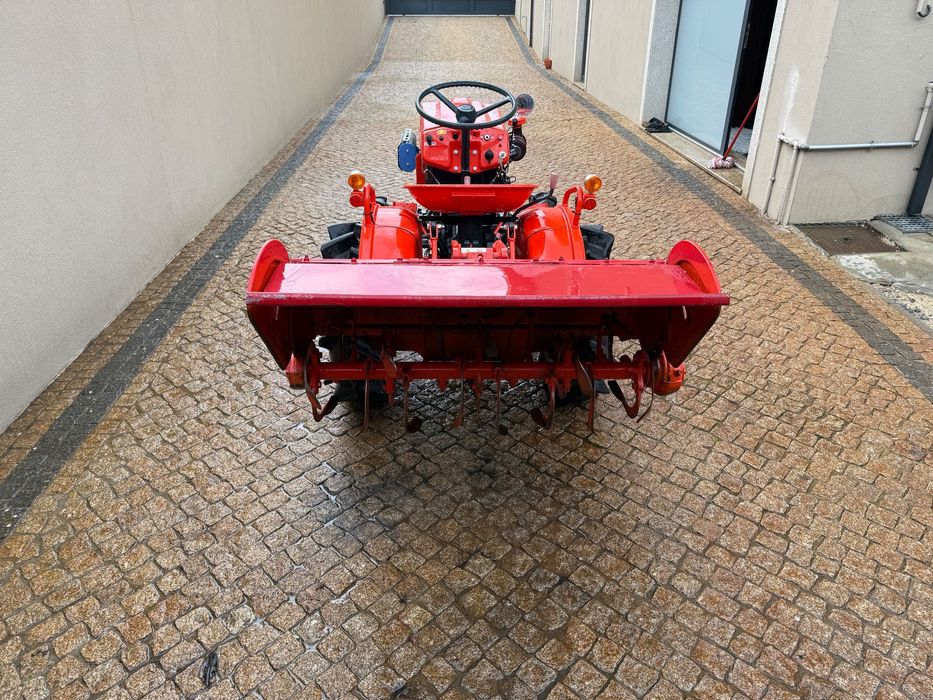 Trator Kubota em bom estado