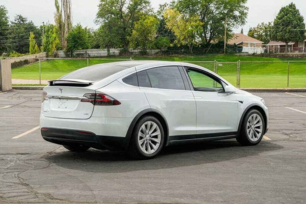 Tesla Model X      2016