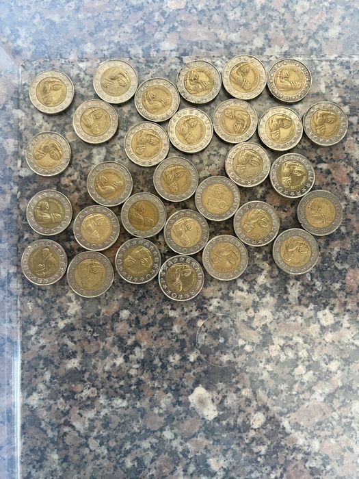 30 Moedas de 100 escudos correntes