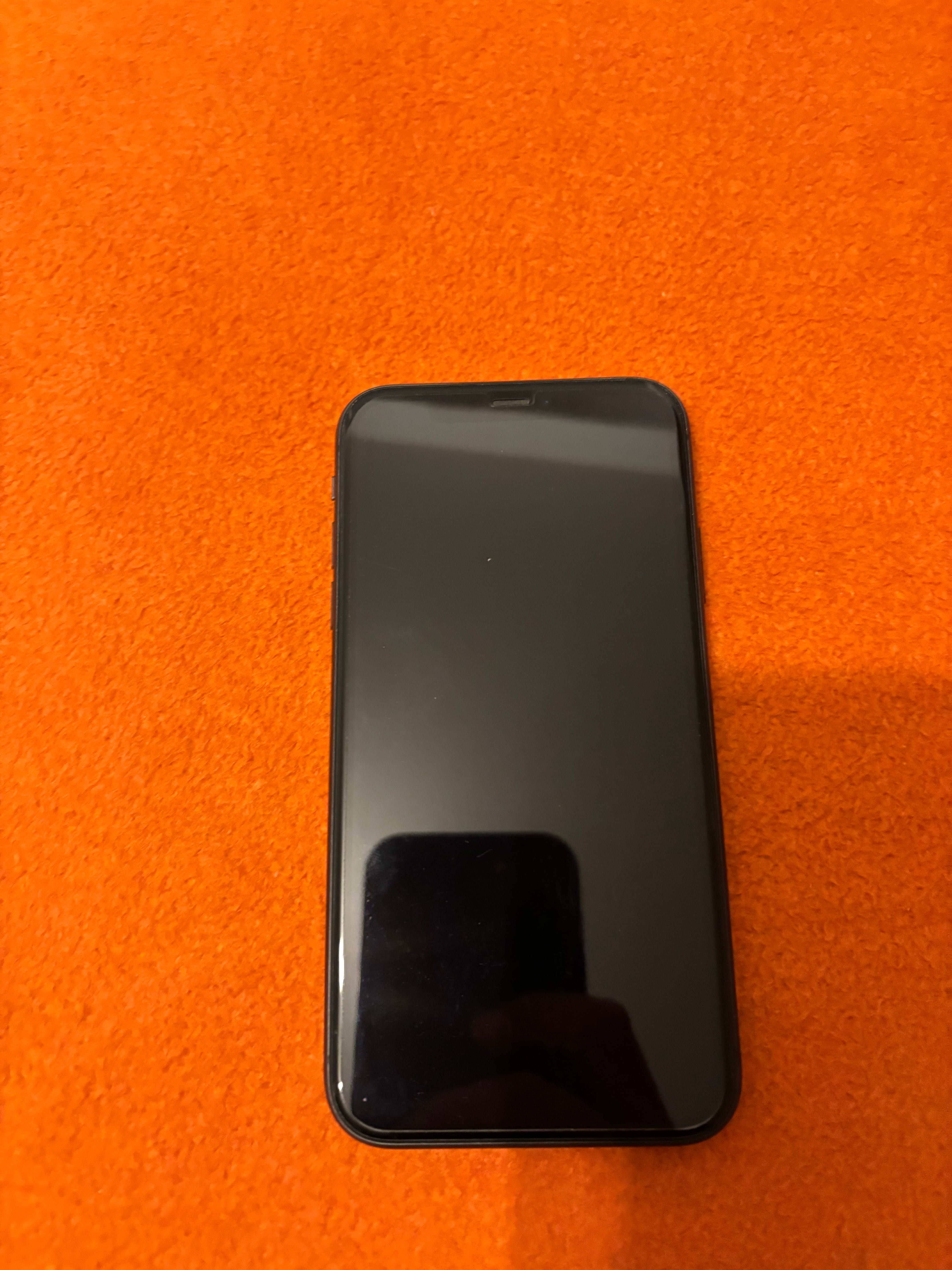 Sprzedam iPhone 11 64 GB – Bardzo Dobry Stan, Pełen Zestaw